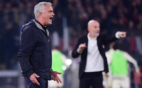 Mourinho bỏ họp báo sau trận thua Milan