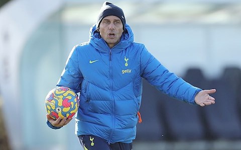 Conte không hài lòng với cân nặng của cầu thủ Tottenham
