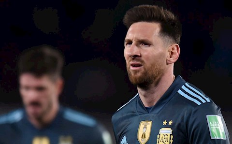 HLV Scaloni đáp trả PSG về chuyện Argentina triệu tập Messi