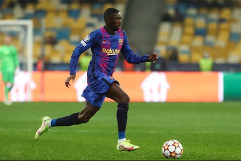 Cầu thủ Barca đầu tiên bị Xavi xử phạt