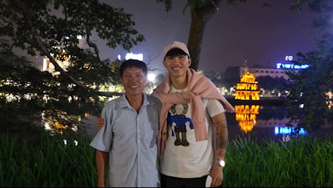 Văn Hậu xúc động trước dòng tin nhắn đầu tiên của bố