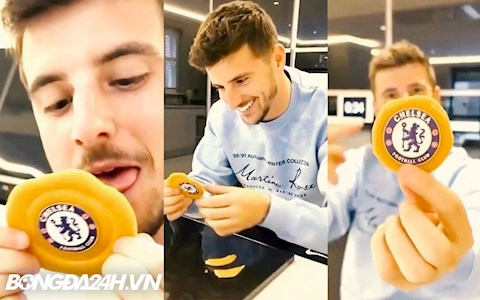 VIDEO: Mason Mount cũng theo trend tách kẹo Squid Game