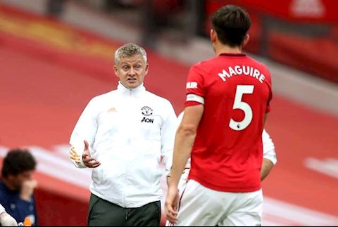 Đá bay ghế của Ole, Harry Maguire phản ứng thế nào?