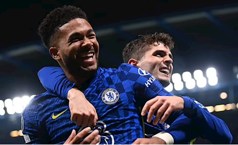 Thăng hoa trước Juventus, Reece James được đưa lên mây