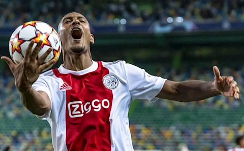 Sebastien Haller chạm mốc chưa từng có tại Champions League