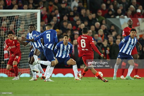 Thiago Alcantara nhận mưa lời khen từ HLV Klopp sau siêu phẩm vào lưới Porto