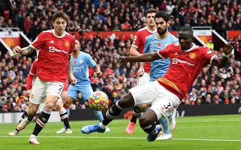 Conte nhắm trung vệ MU để cải thiện hàng thủ Tottenham