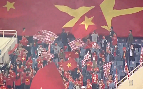 CĐV Việt Nam xuất hiện trong sự kiện Quả bóng vàng