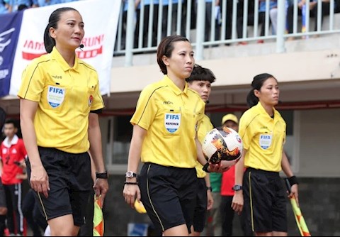 Nữ trọng tài tham gia vào trận "chung kết ngược" V.League