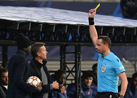 HLV Leipzig: Trọng tài bắt như thể muốn xin chữ ký Neymar vậy