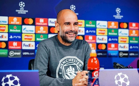 Pep Guardiola cạn lời trước trận derby Manchester