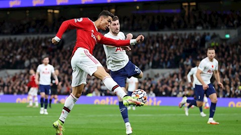 Cristiano Ronaldo tiếp tục được vinh danh ở MU