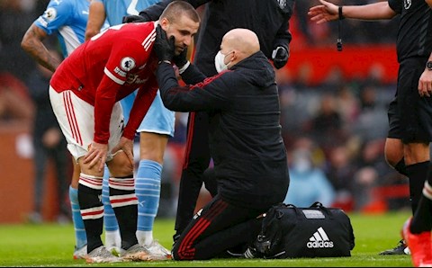 MU thay 4 người trong trận thua Man City