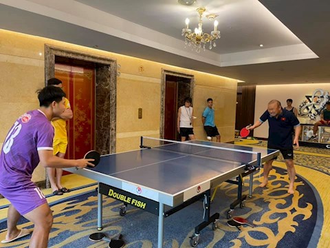 HLV Park Hang Seo và học trò giải trí trước màn đọ sức với ĐT Nhật Bản