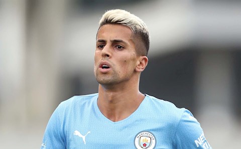 MU bỏ qua lời khuyên chiêu mộ Cancelo của Gary Neville