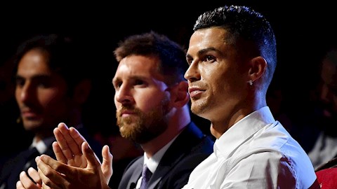 Ronaldo chế nhạo danh hiệu Quả bóng vàng 2021 của Messi