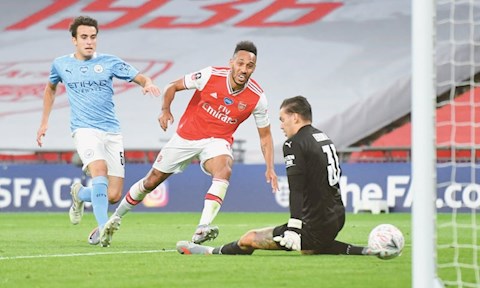 MU và Arsenal vẫn còn cơ hội vô địch Ngoại hạng Anh mùa này