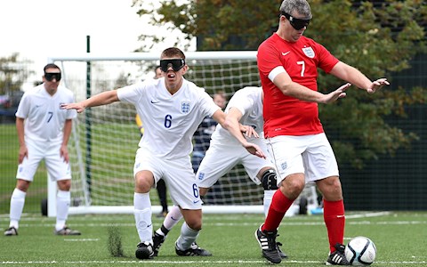 VIDEO: Bóng đá trong mắt người mù