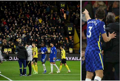 Trận đấu giữa Watford và Chelsea bị gián đoạn 23 phút