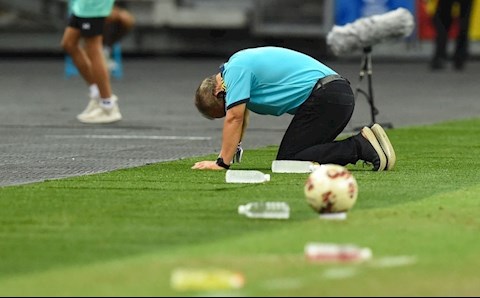 Chùm ảnh: HLV Park đổ gục sau trận thua Thái