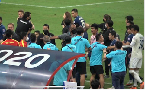 Tuyển Thái Lan và Việt Nam xảy ra xô xát sau trận đấu