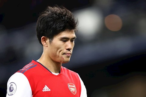 CĐV Arsenal nhận tin không vui của hậu vệ Tomiyasu