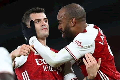 Lacazette đeo băng đội trưởng Arsenal, Xhaka phản ứng thế nào?