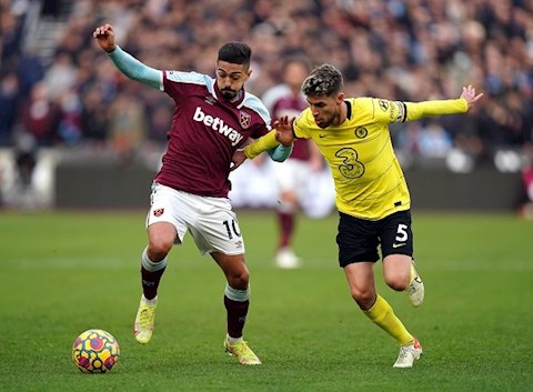 Jorginho lại mắc sai lầm trong màu áo Chelsea