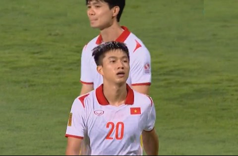 VIDEO: Phan Văn Đức thông nòng trở lại với pha đánh đầu vào lưới ĐT Lào