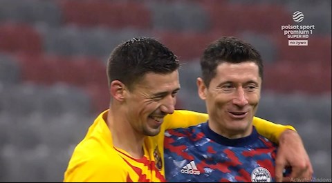 Lenglet cười toe toét sau khi Barca bị loại khỏi Champions League