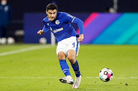 Sau Ben Davies, Liverpool chuẩn bị đón thêm 1 trung vệ tới Anfield