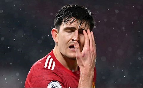 Maguire giận dữ khi MU bị tước phạt đền trước West Brom