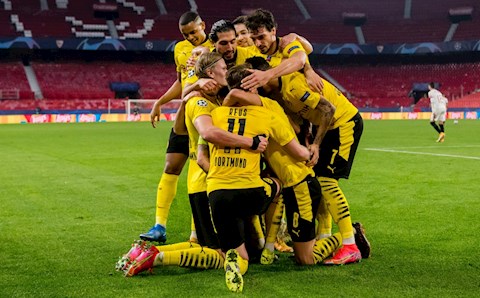 Marco Reus mừng rỡ khi Dortmund lập kỳ tích sau 25 năm