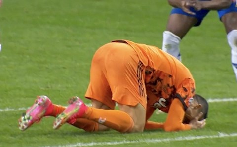 Không được hưởng 11m, Cristiano Ronaldo nổi điên với trọng tài