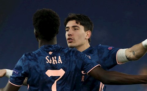 Đội trưởng Arsenal cúi đầu trước Bukayo Saka