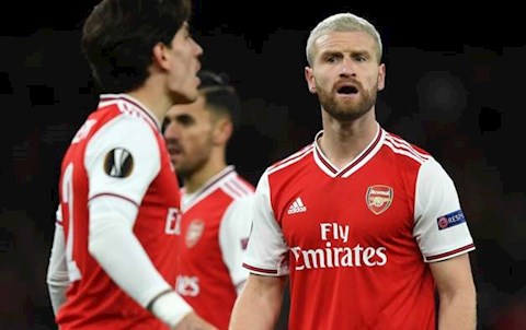 Arsenal thanh trừng thêm 1 trung vệ cứng