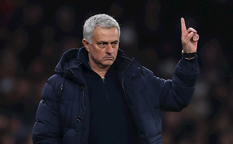 Tottenham chốt thời điểm sa thải Mourinho