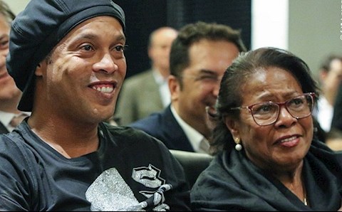 Mẹ Ronaldinho qua đời vì Covid-19