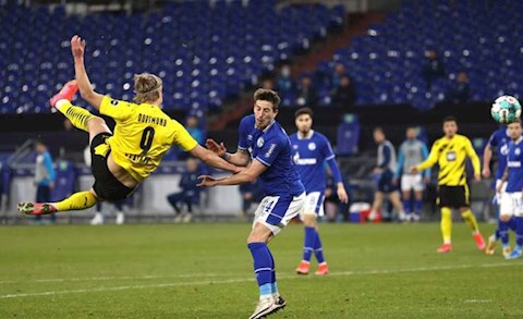 Lập cú đúp ở derby, Haaland được đội trưởng Dortmund tán tụng