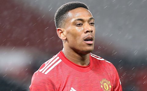 Martial bị huyền thoại Shearer chấn chỉnh về bản năng sát thủ