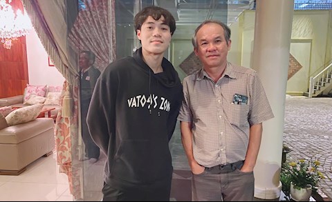 Văn Toàn tự nhận là Chủ tịch khi đứng cạnh bầu Đức