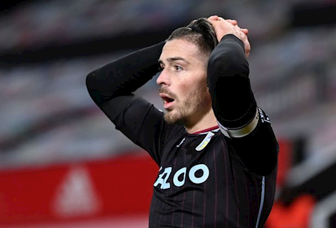 HLV Villa cấm học trò chơi Fantasy vì để lộ tin Grealish chấn thương