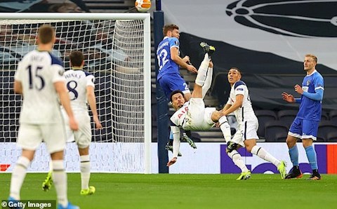 Thêm một siêu phẩm xe đạp chổng ngược, lần này là Dele Alli