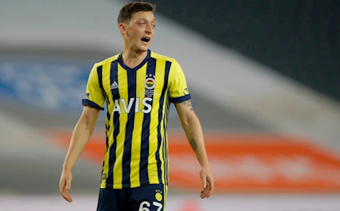 Mesut Ozil khởi đầu tệ hại ở Fenerbahce