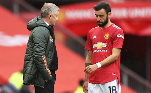 Bruno Fernandes đau đớn sau trận hoà Everton