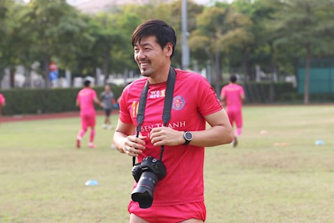 Ngoại binh Nhật Bản chê mặt sân V-League xấu phát hờn