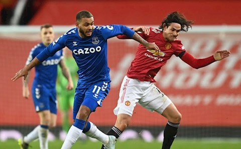 Tiếp tục ghi bàn, Edinson Cavani khiến Gary Neville phục sát đất