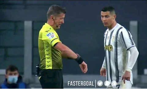 HÀI HƯỚC: Không tin công nghệ, Ronaldo đòi kiểm tra đồng hồ của trọng tài