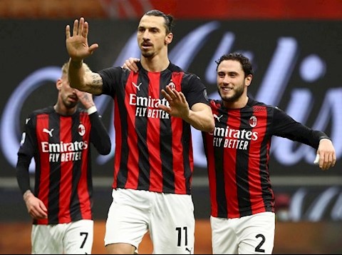 Ibra chạm đến cột mốc 500, AC Milan đòi lại ngôi đầu