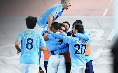 MU chú ý: Pep dự đoán thời điểm Man City sảy chân